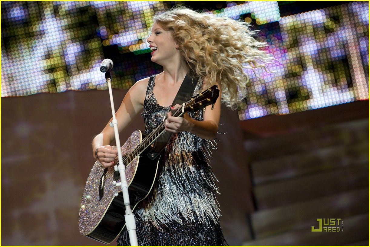 Taylor Swift is Madison Square Garden Gorgeous