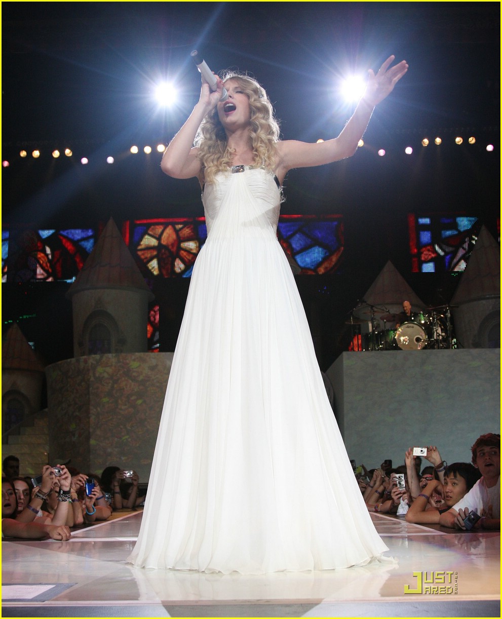 Taylor Swift is Madison Square Garden Gorgeous