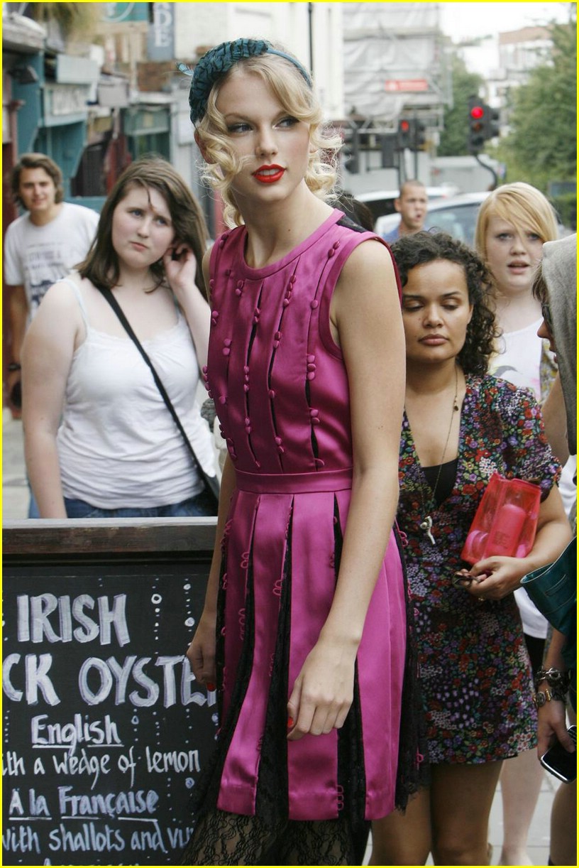 Taylor Swift: I Don't Need a Relationship To Have Good Material