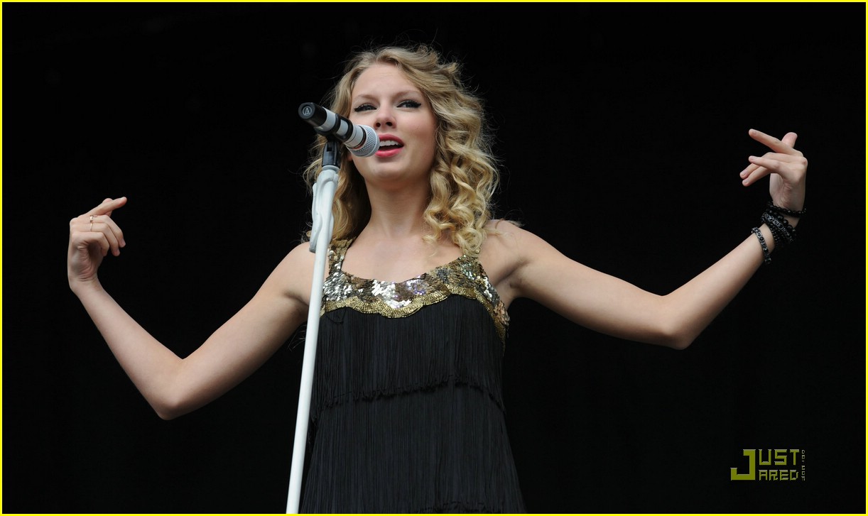 Taylor Swift is a V-Fest Vixen