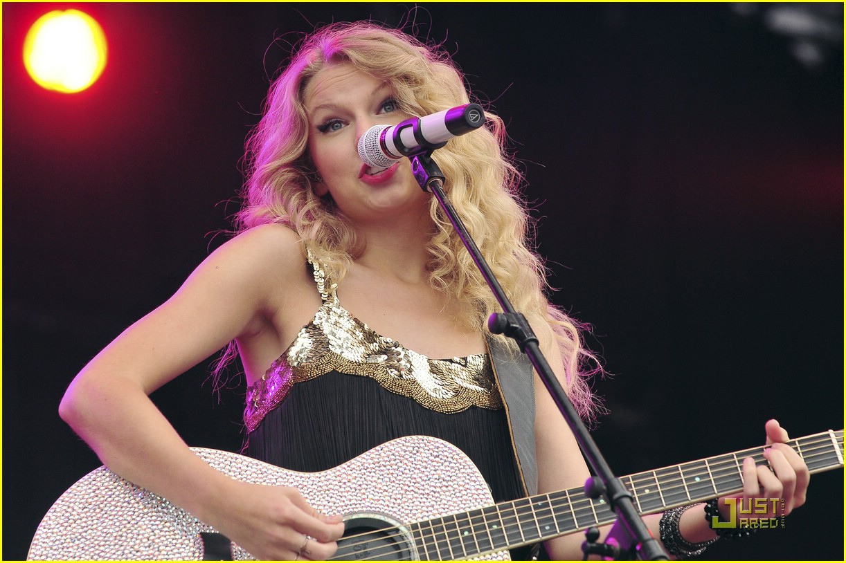 Taylor Swift: V Fest Day Two!