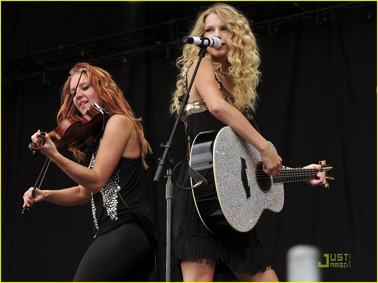 Taylor Swift: V Fest Day Two!