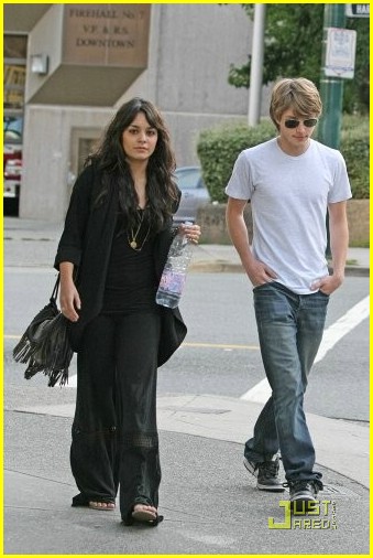 Vanessa Hudgens & Nikki Reed: Vancouver Vixens