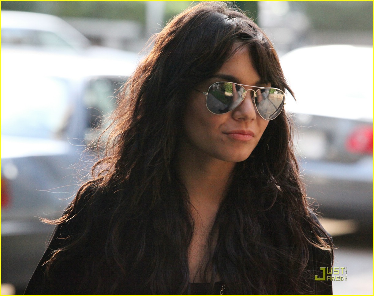 Vanessa Hudgens & Sterling Knight: Vancouver Mates!