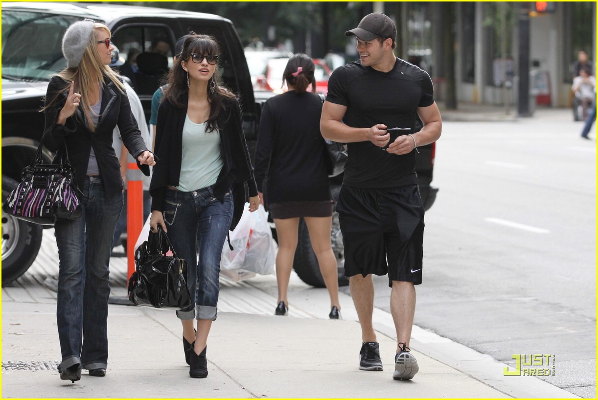 Christian Serratos & Kellan Lutz: Black Shirt Buddies