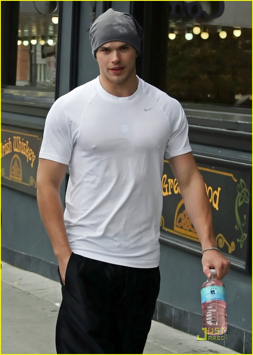 Christian Serratos & Kellan Lutz: Black Shirt Buddies