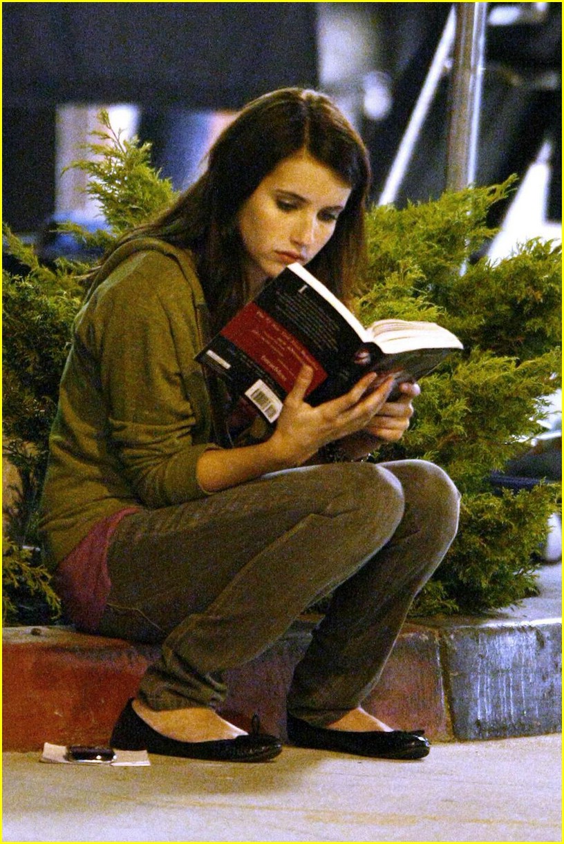 Emma Roberts Reads New Moon on Valentine's Day