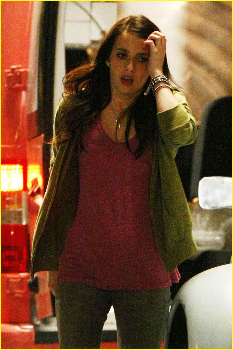 Emma Roberts Reads New Moon on Valentine's Day