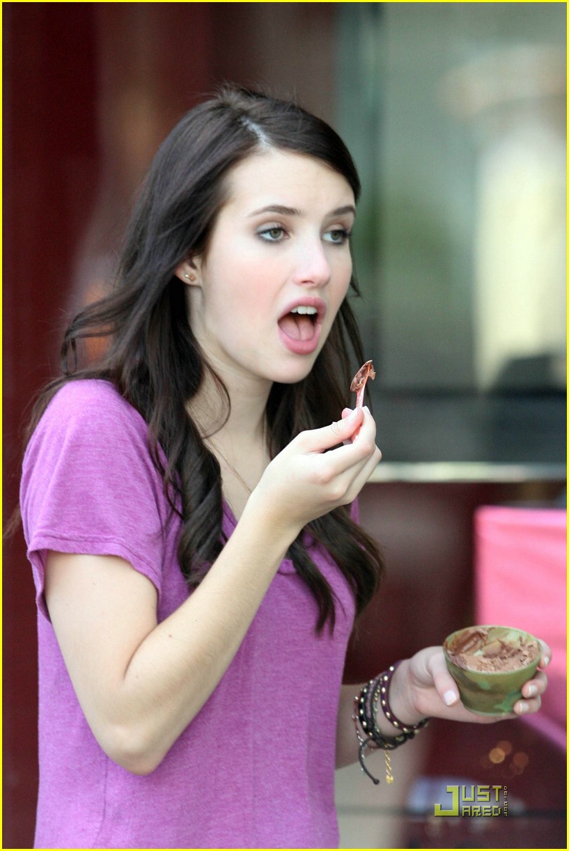 Emma Roberts is Helter Skelter Squinty