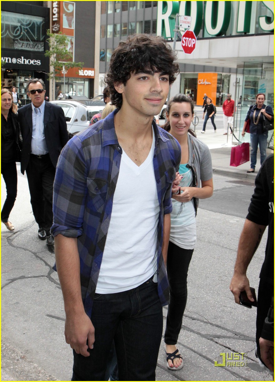 Kevin & Joe Jonas: Bloor Brothers