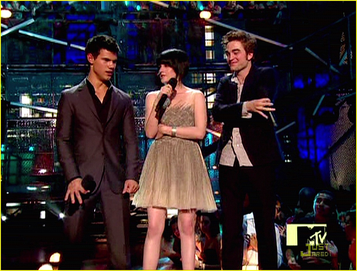 Kristen Stewart & Robert Pattinson: New Moon Trailer!