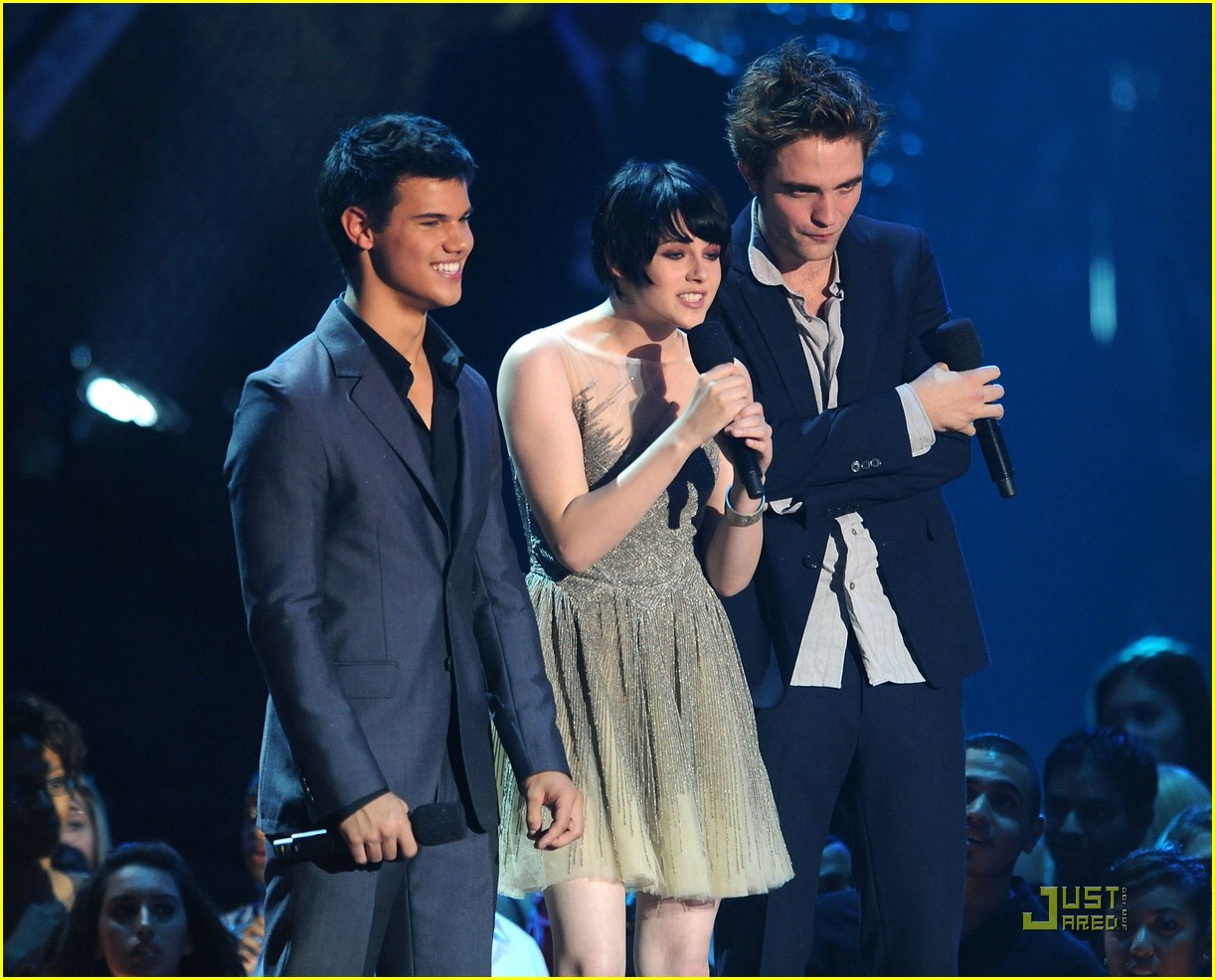 Kristen Stewart & Robert Pattinson: New Moon Trailer!