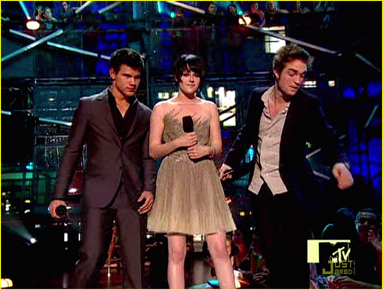 Kristen Stewart & Robert Pattinson: New Moon Trailer!
