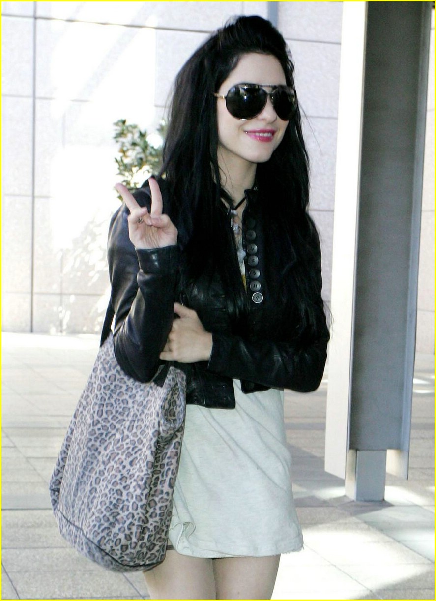 Lisa Origliasso is 2Day Twin-less