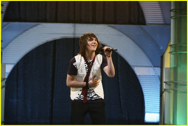Miley Cyrus Roots For Mitchel Musso