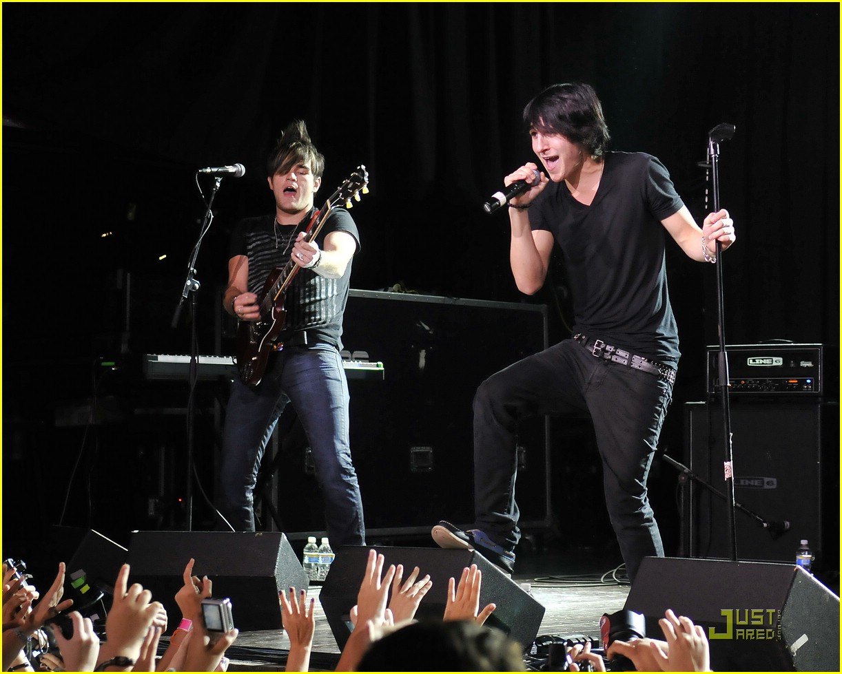 Mitchel Musso: Rockin' At Revolution Live