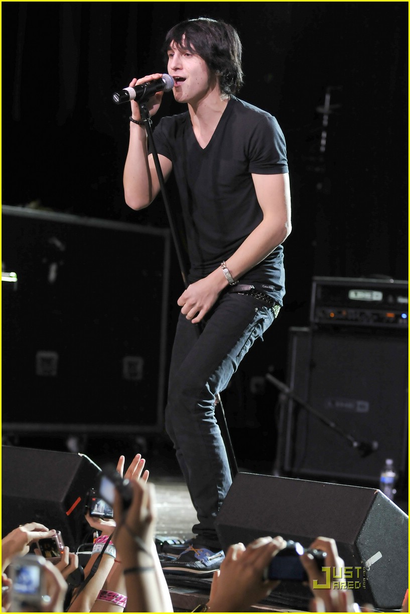 Mitchel Musso: Rockin' At Revolution Live