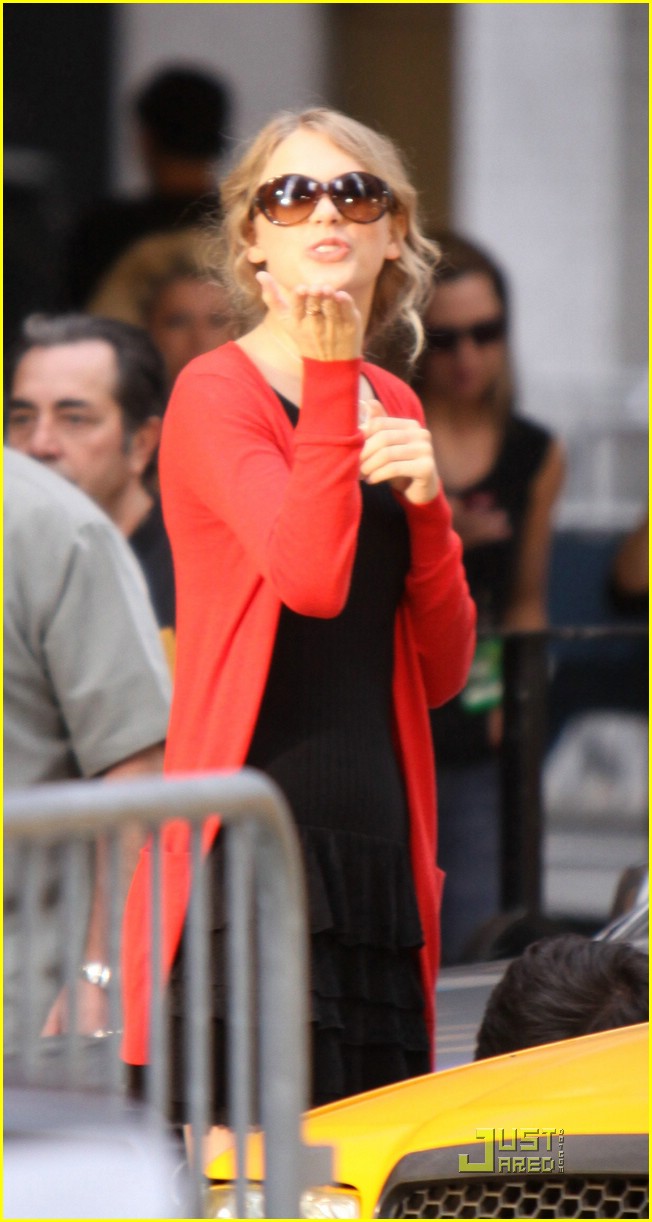 Taylor Swift: Taxi Cab Cutie