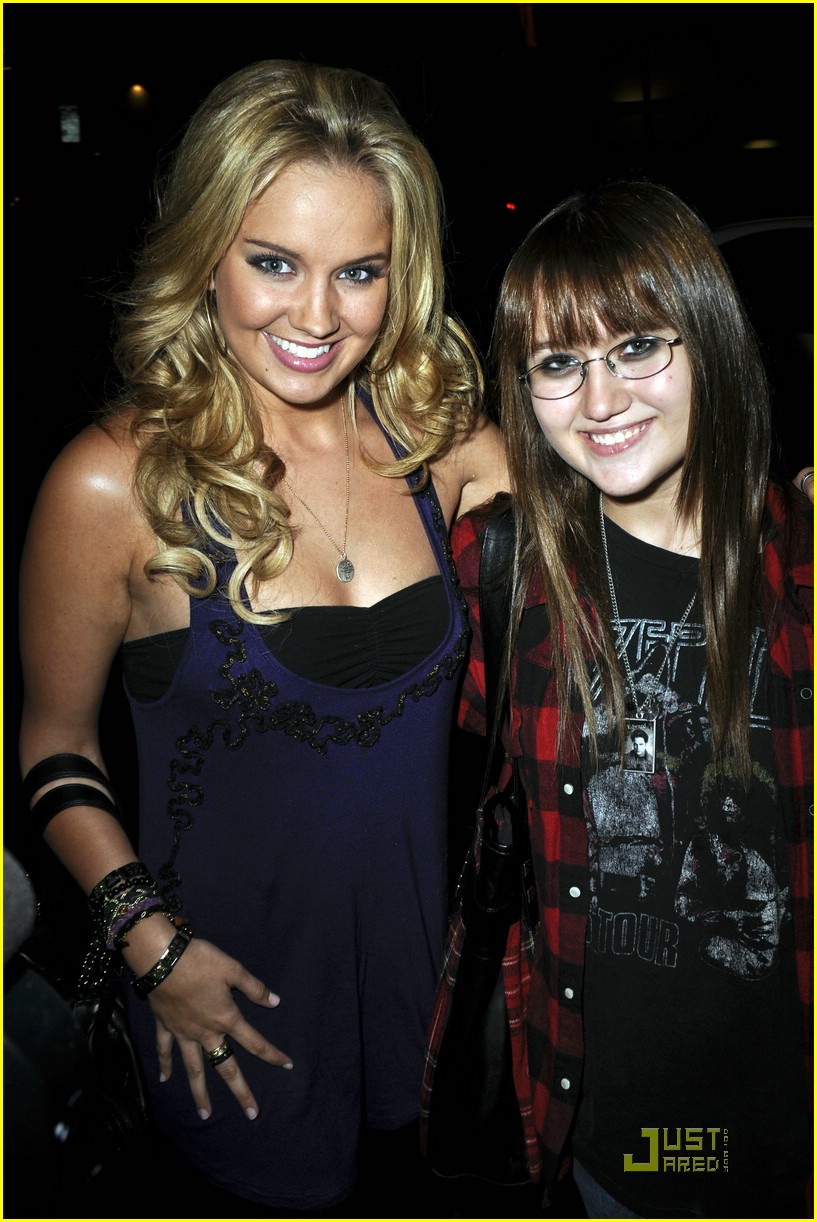 Tiffany Thornton: Selena Gomez's Record is Amazing!