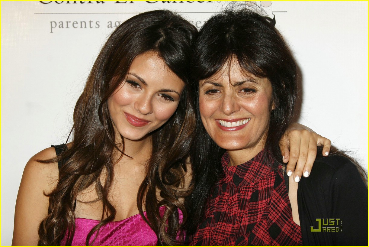 Victoria Justice is Padres Contra El Cancer Pretty