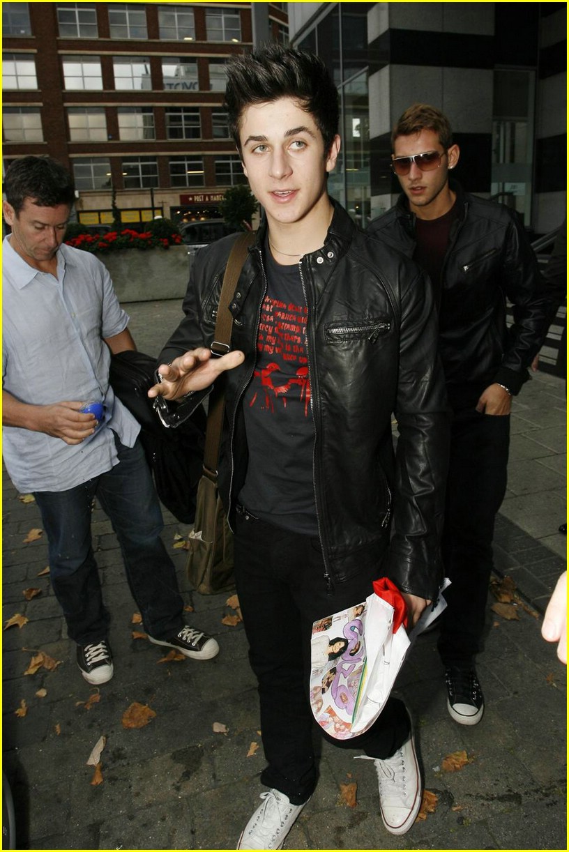 David Henrie Chats With George Caceres