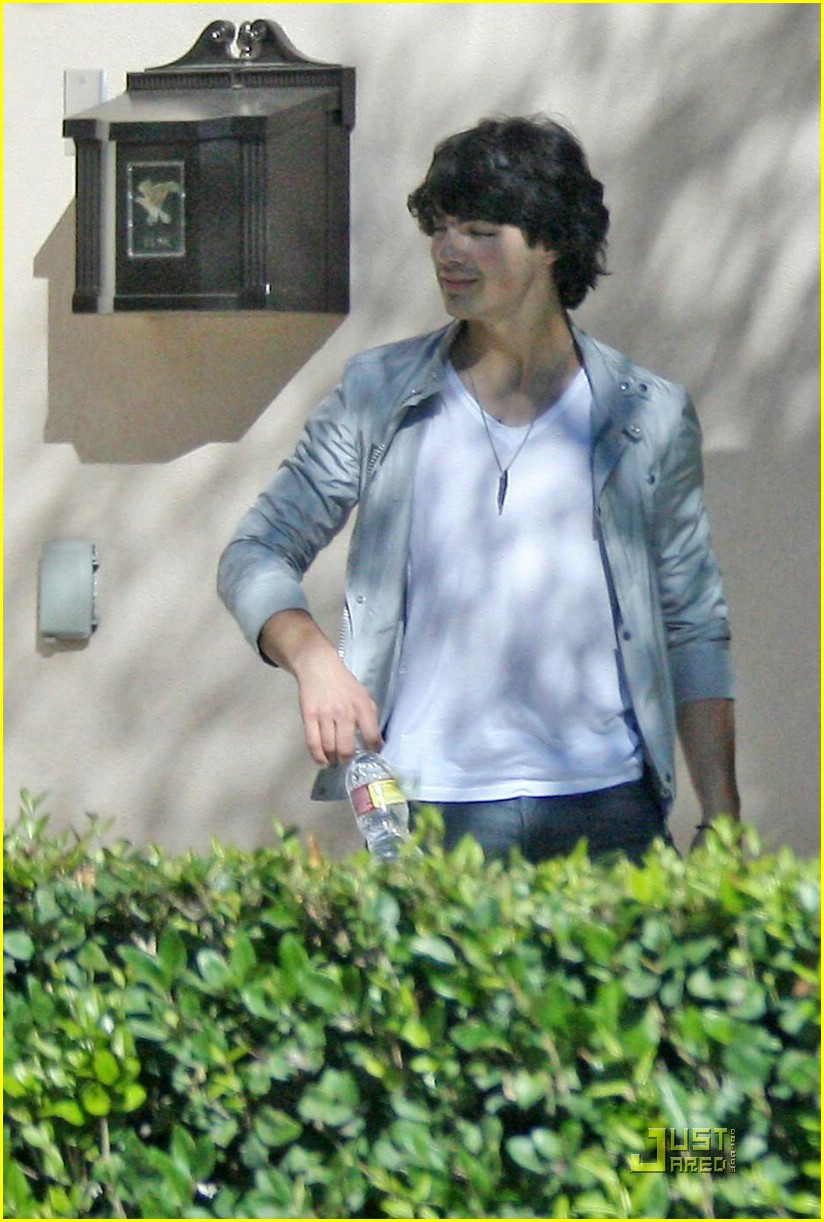 Demi Lovato & Joe Jonas: Toluca Lake Twosome
