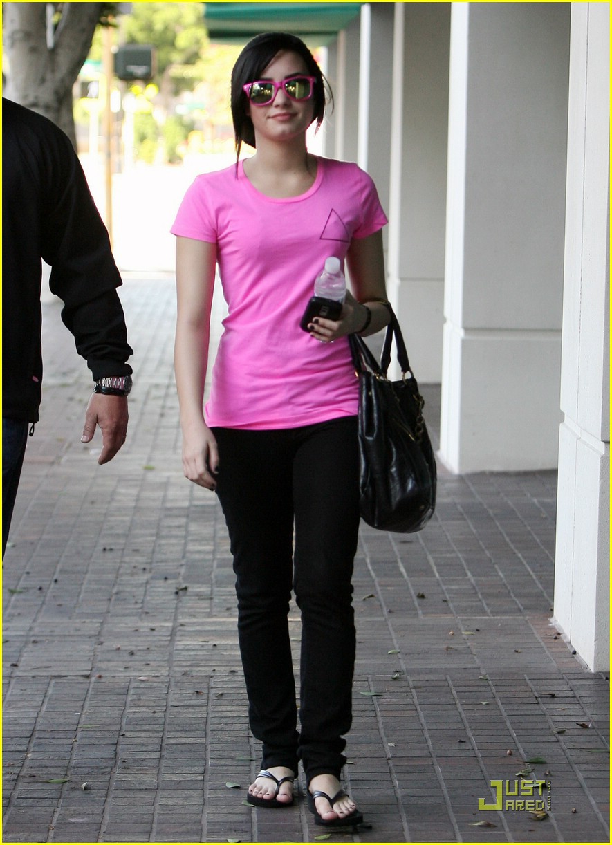 Demi Lovato is Pretty in Pink