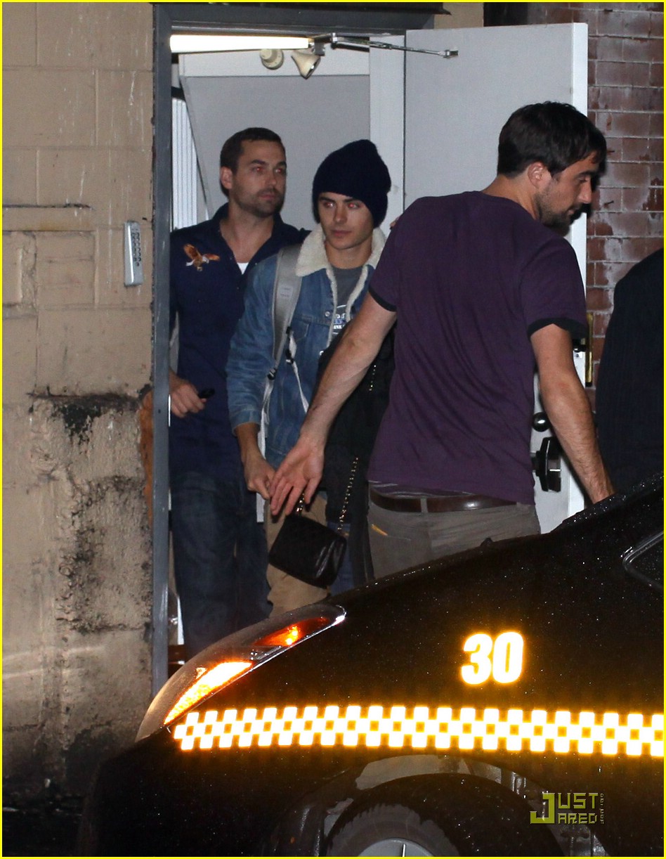Zac Efron & Vanessa Hudgens: Go Vancouver Giants!