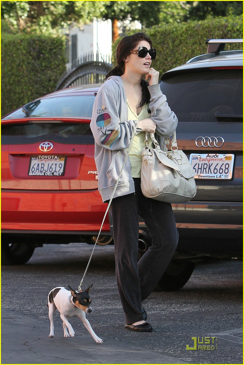 Ashley Greene is Studio Smart