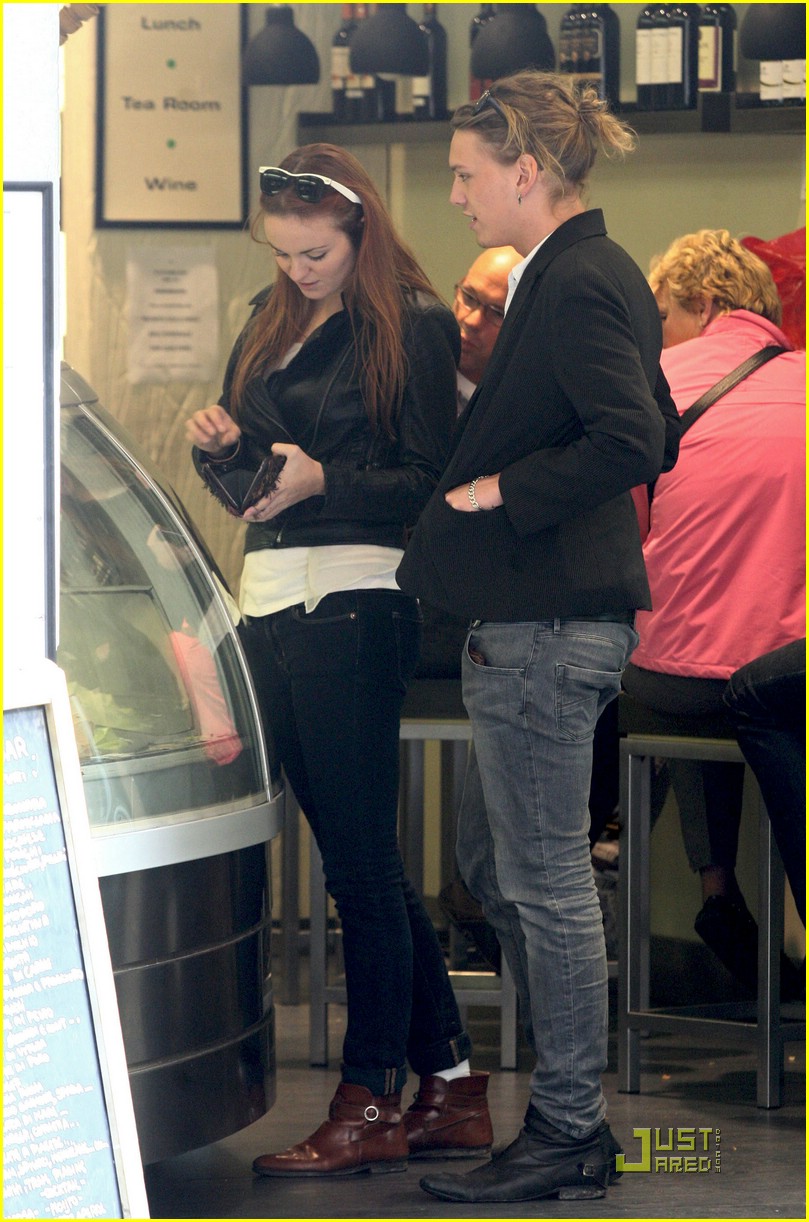 Jamie Campbell Bower & Zoe Graham: Rome Romance