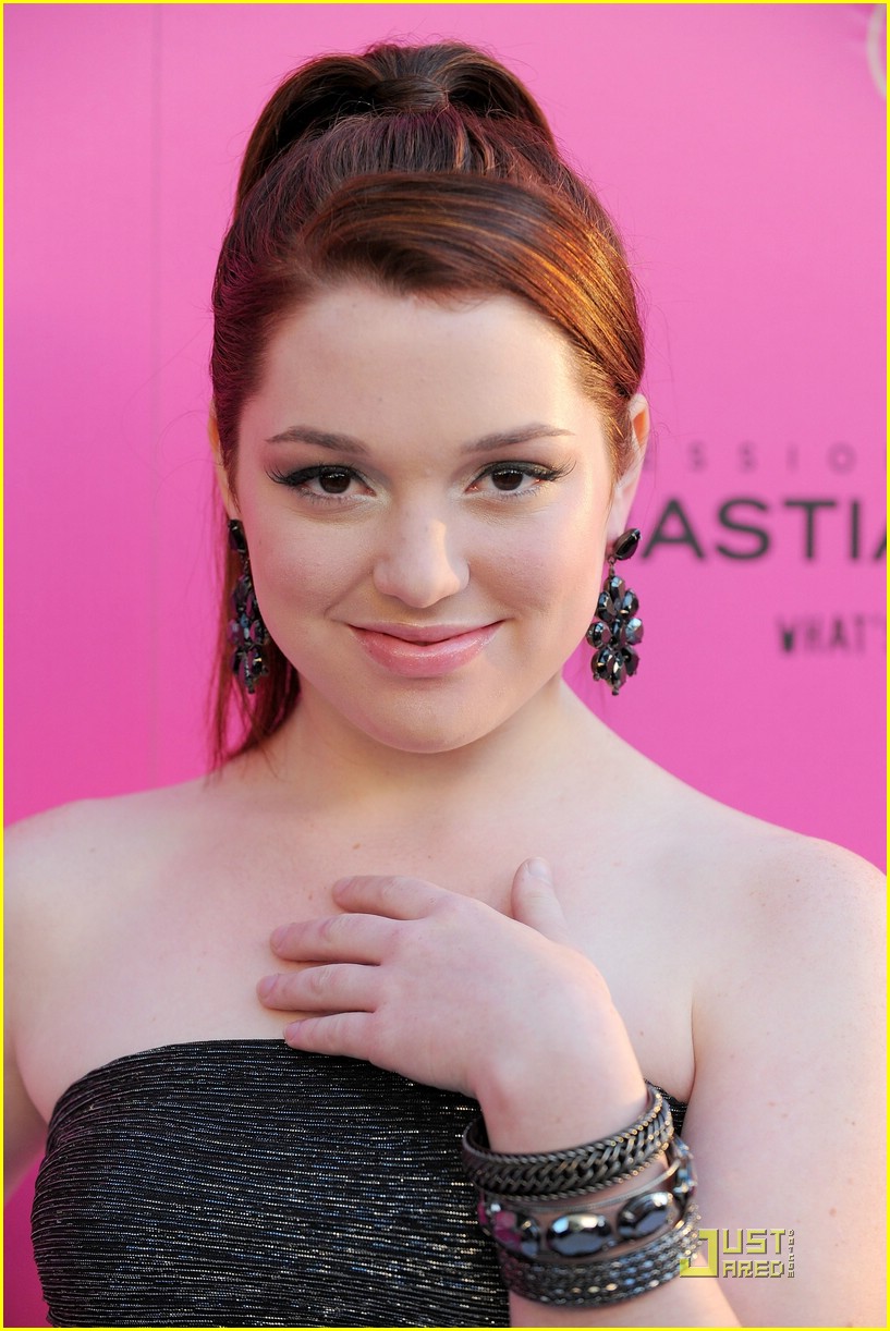 Jennifer Stone Stuns At The Style Awards