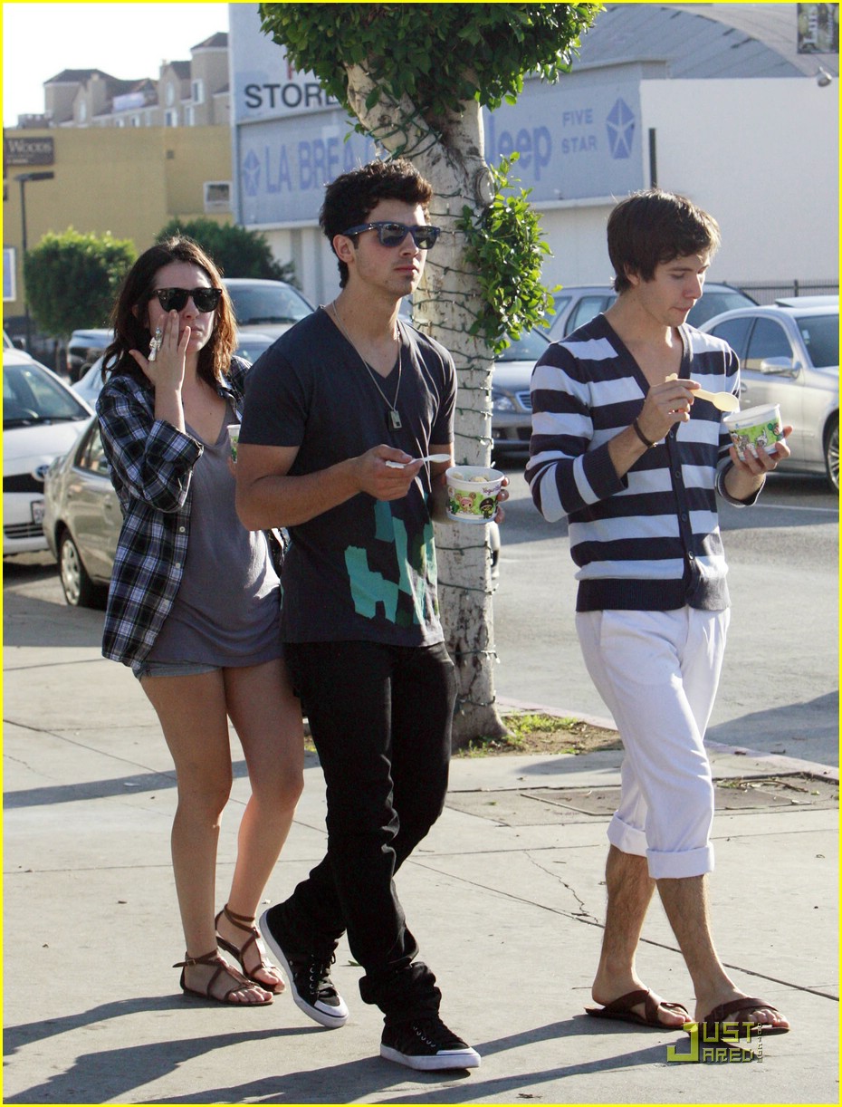 Joe Jonas is Yogurt Yummy