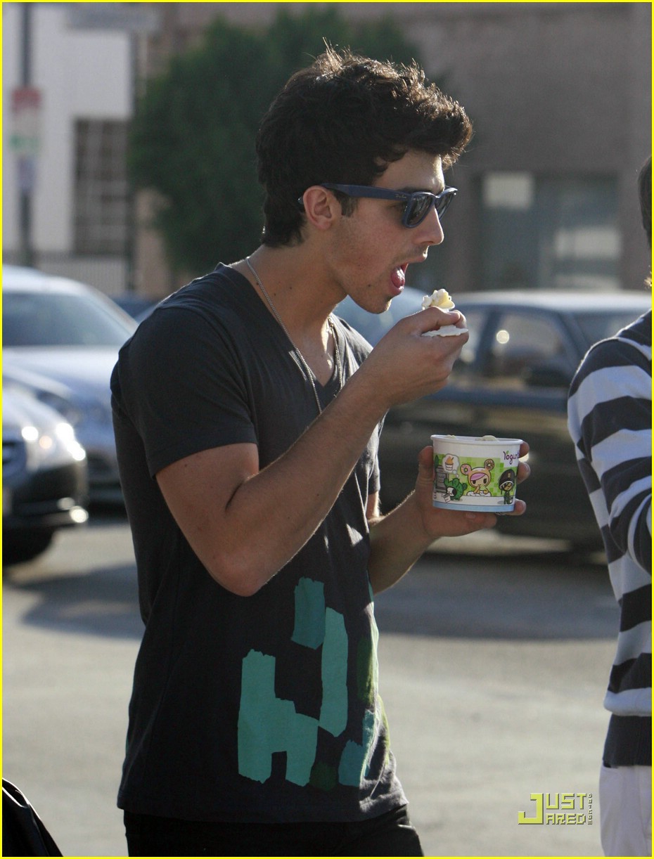 Joe Jonas is Yogurt Yummy