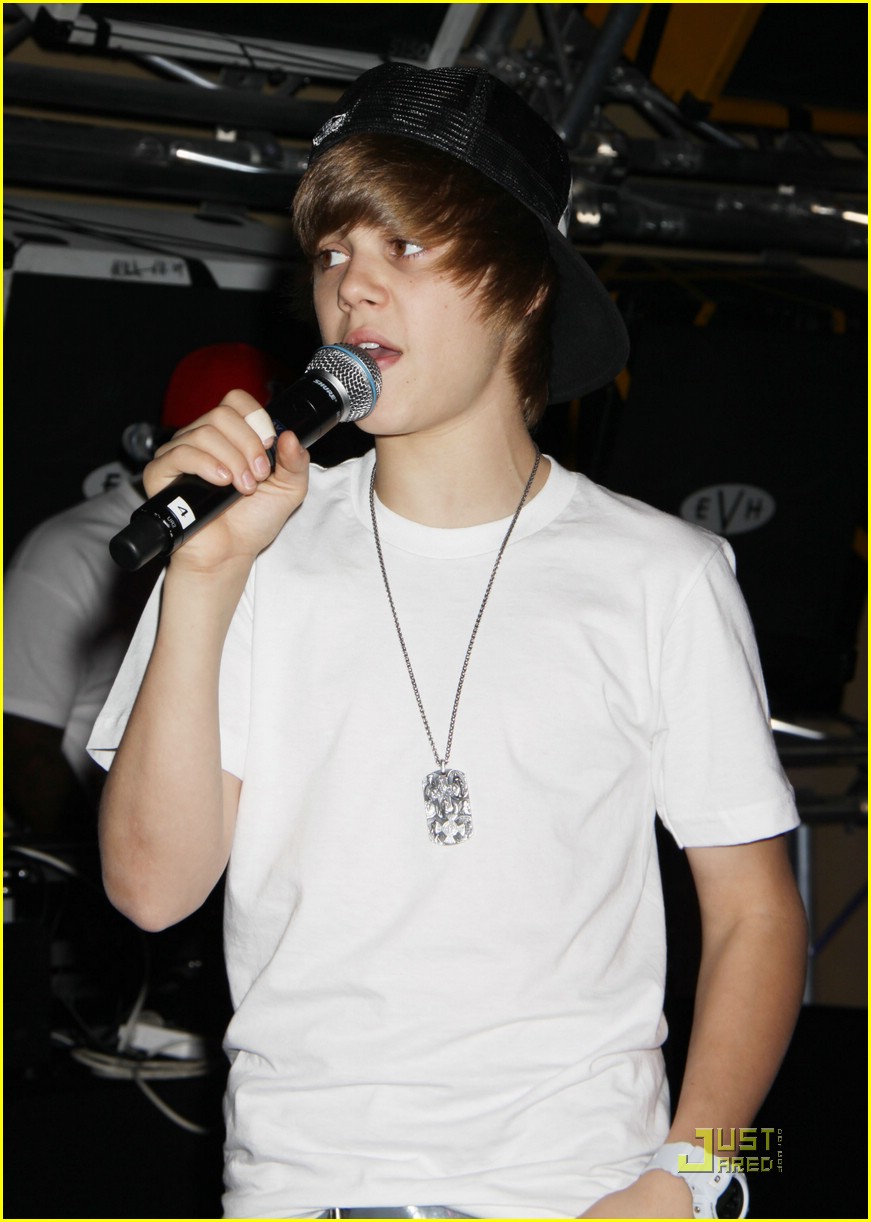 Justin Bieber Cranks Up KLUC Radio