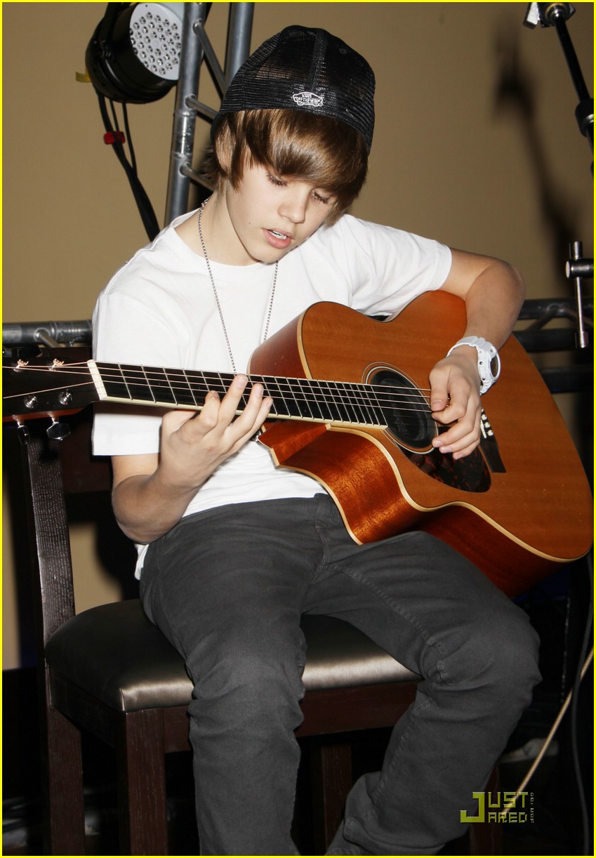Justin Bieber Cranks Up KLUC Radio