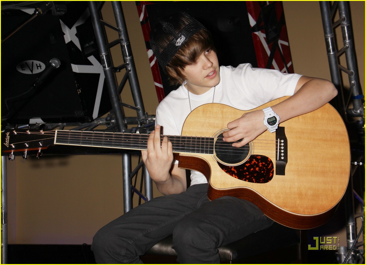 Justin Bieber Cranks Up KLUC Radio