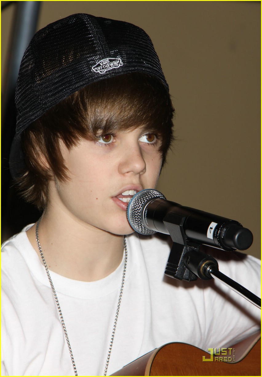 Justin Bieber Cranks Up KLUC Radio