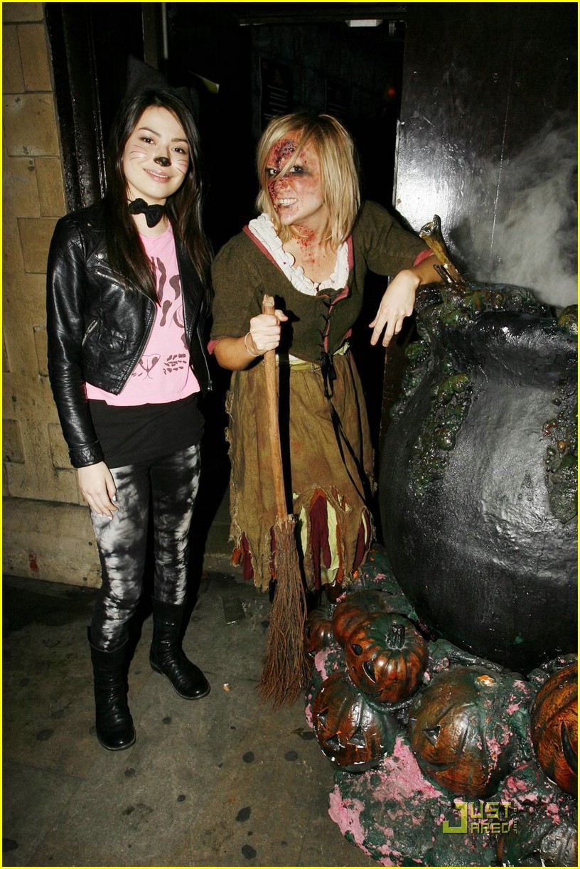 Miranda Cosgrove: London Dungeons Dreadful