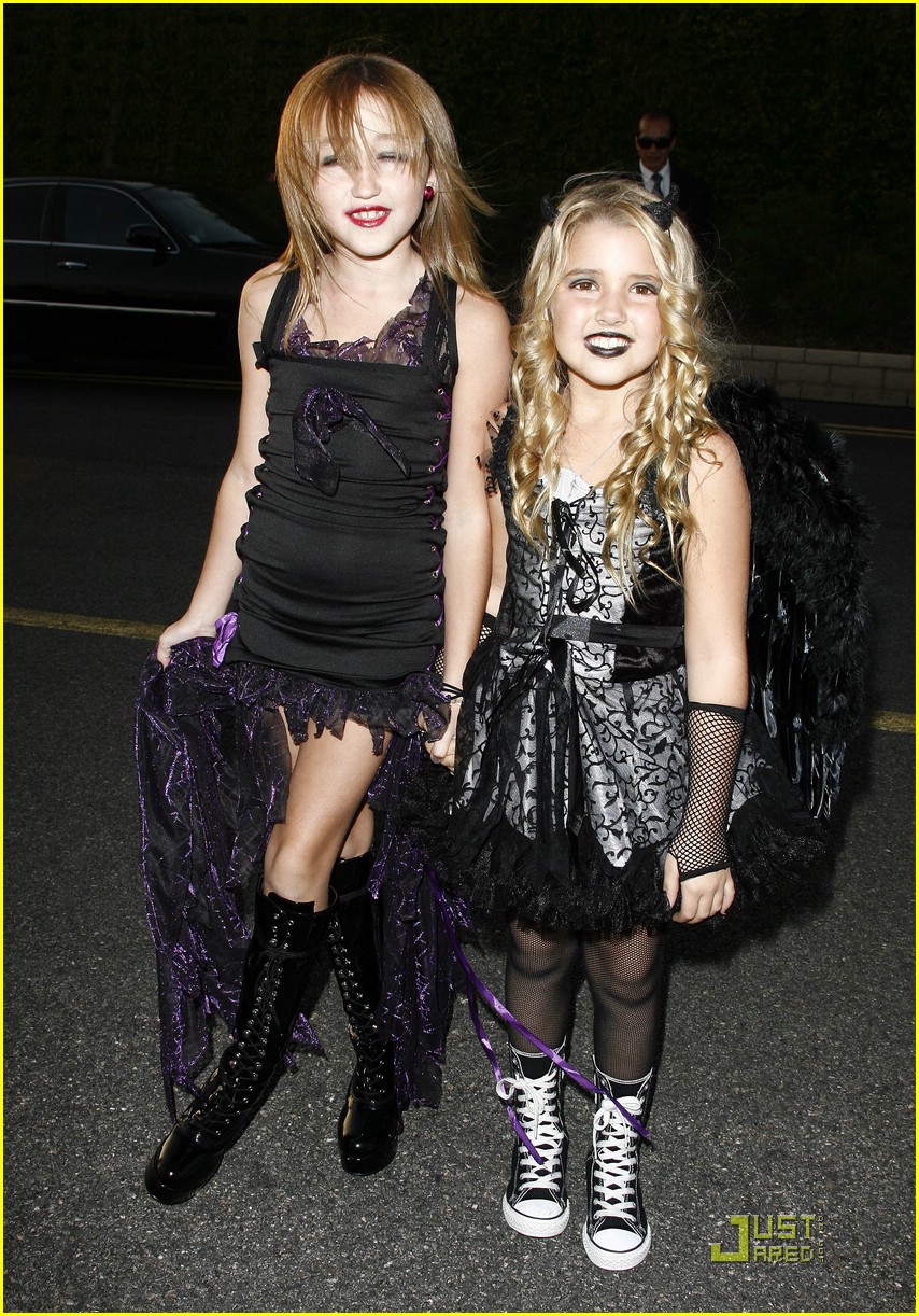 Noah Cyrus & Emily Grace Reaves are Vampire Vicious