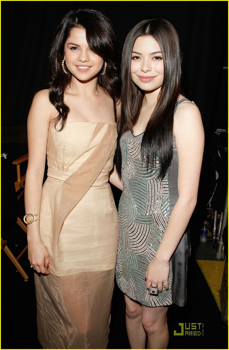 Selena Gomez & Miranda Cosgrove: Los Premios Ladies
