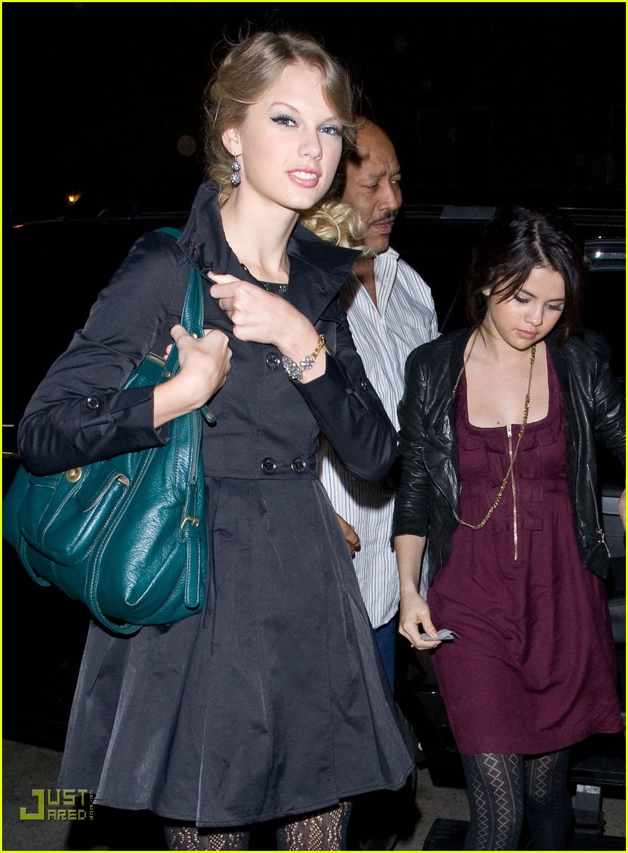 Taylor Swift & Selena Gomez: Menchie's Munchies!