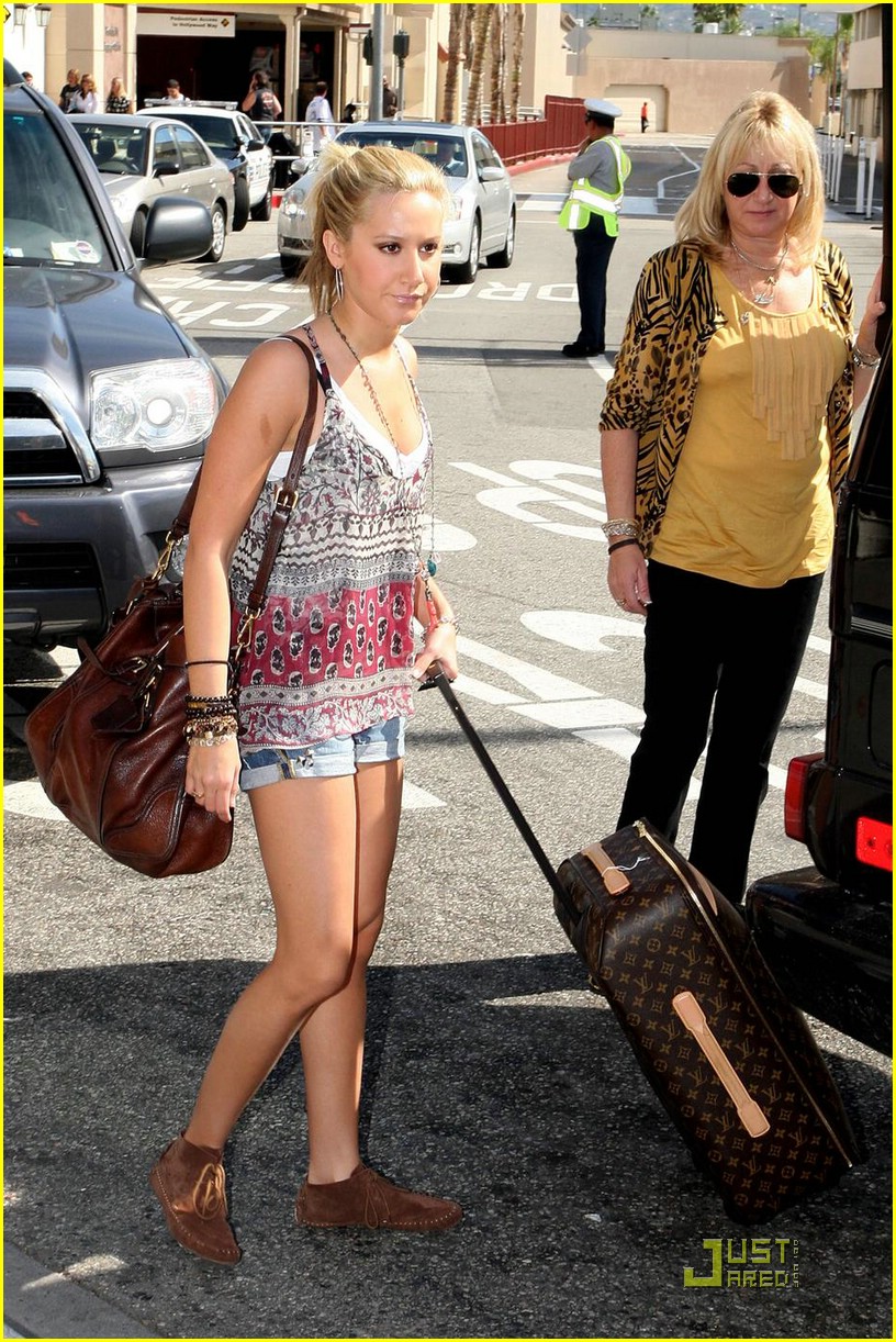 Ashley Tisdale Scurries To Scottsdale
