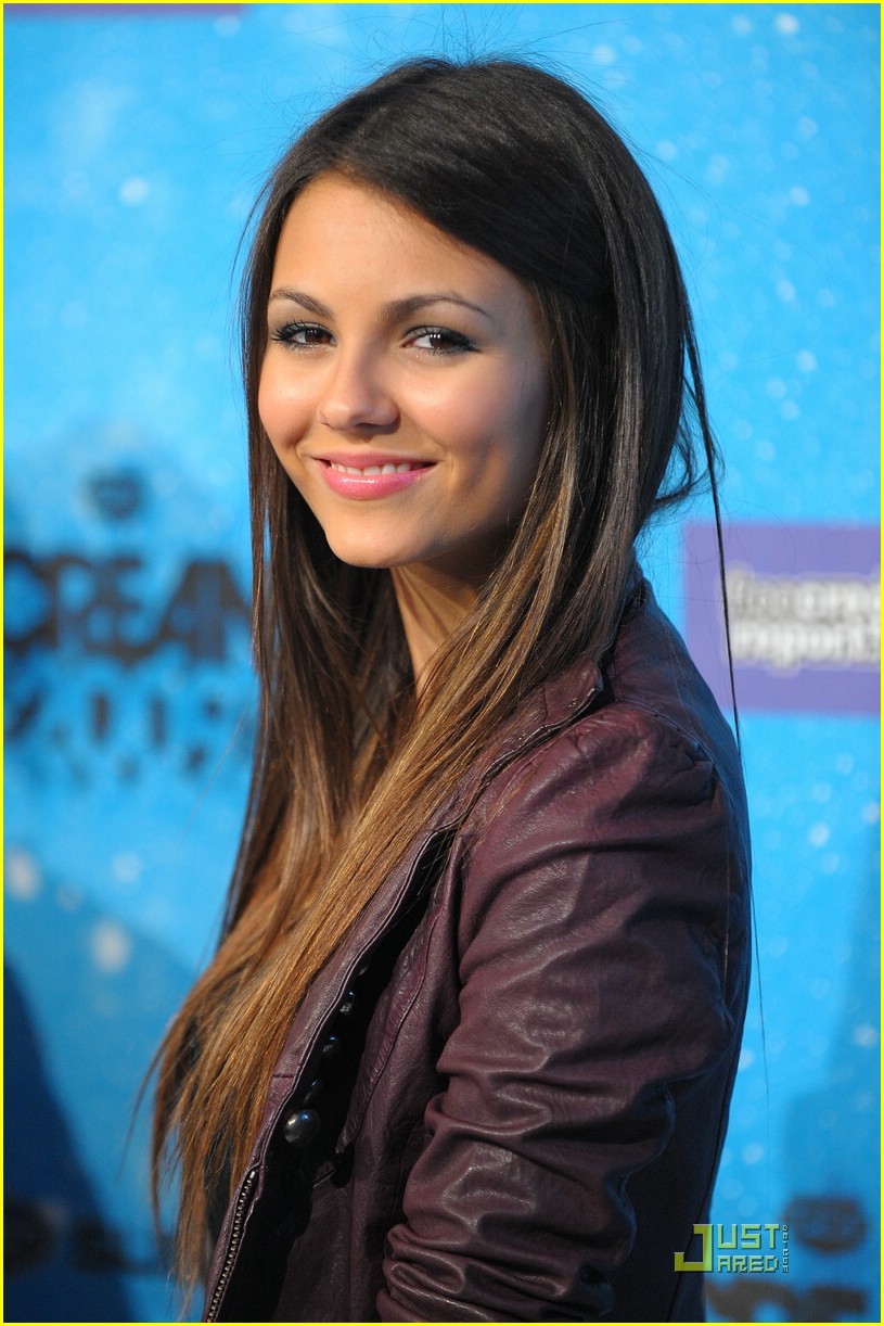 Victoria Justice is Scream Award Stunning