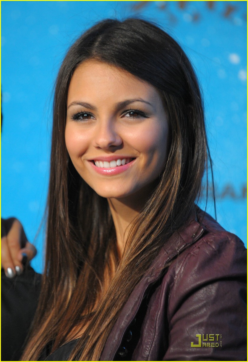 Victoria Justice is Scream Award Stunning