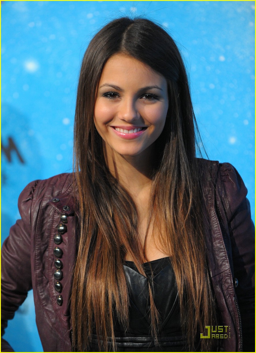 Victoria Justice is Scream Award Stunning