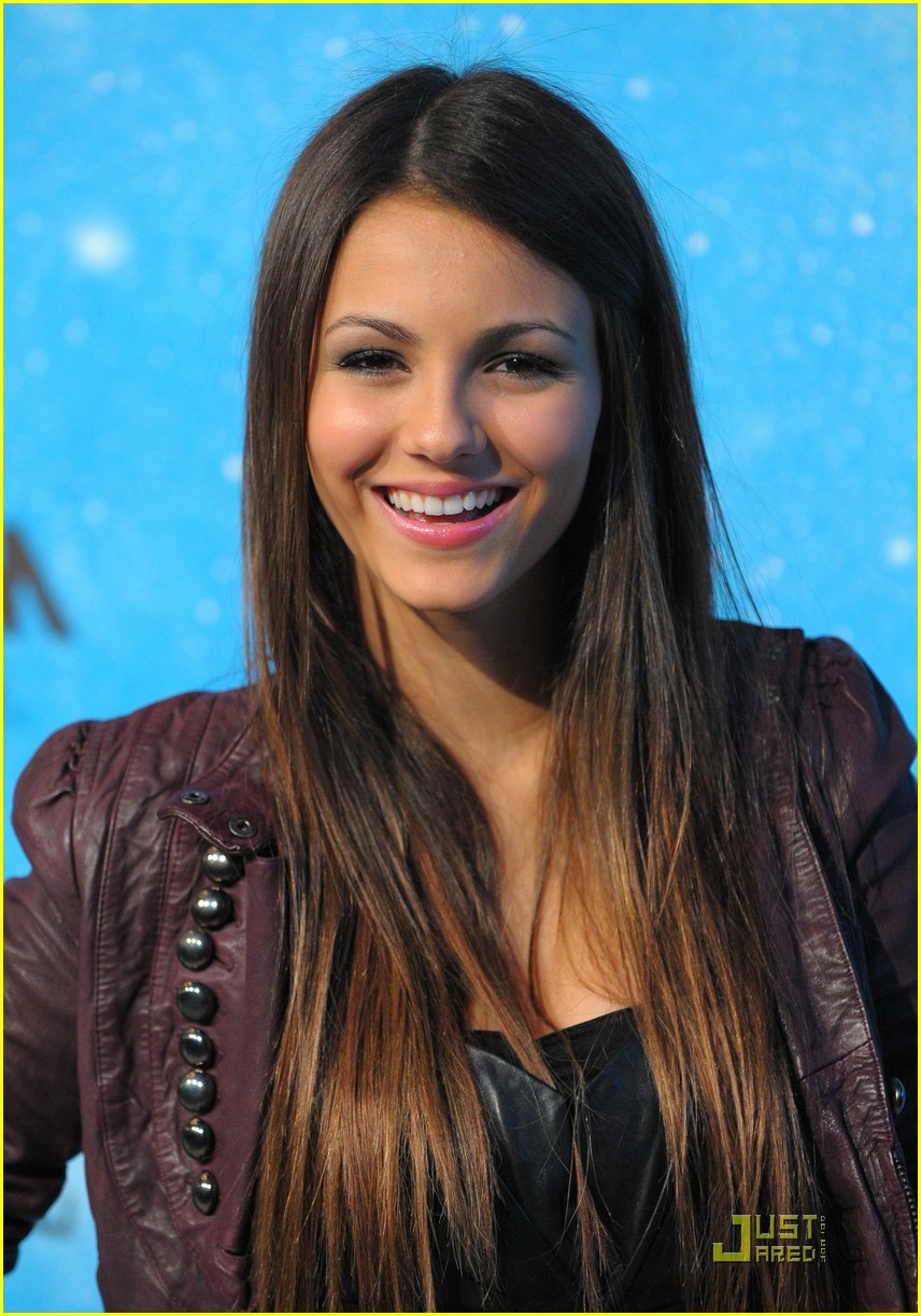 Victoria Justice is Scream Award Stunning