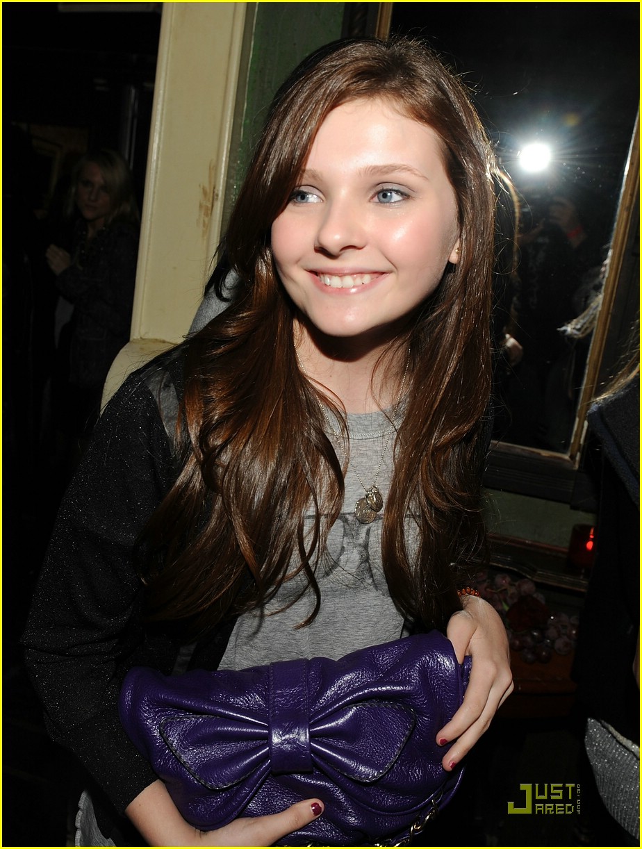 Abigail Breslin: Purple Clutch Cutie