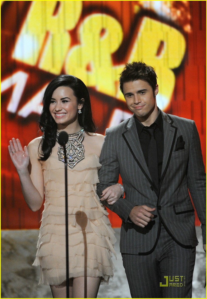 Demi Lovato - American Music Awards 2009