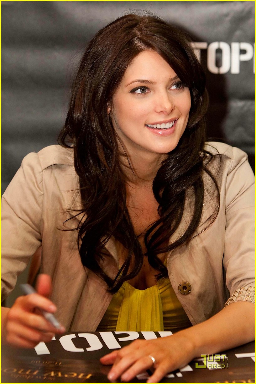 Ashley Greene & Kellan Lutz: San Francisco Friends