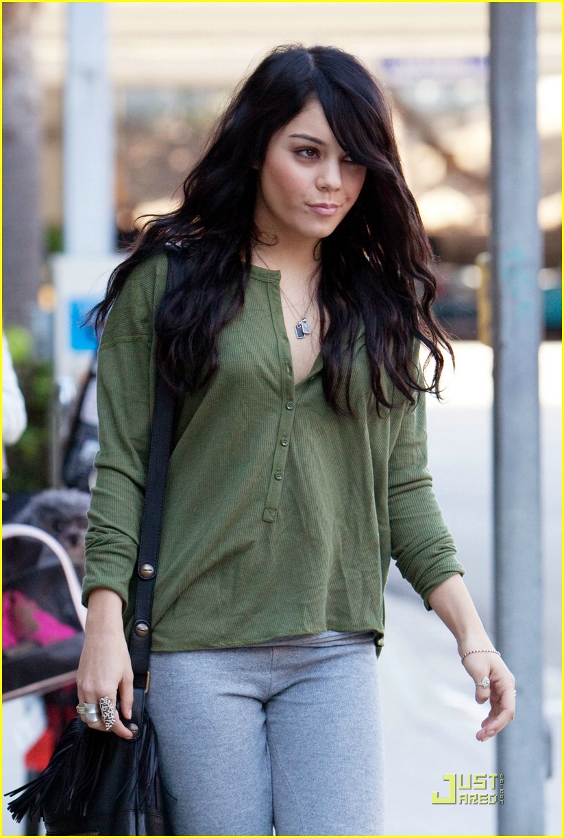 Vanessa & Stella Hudgens: LAX Ladies